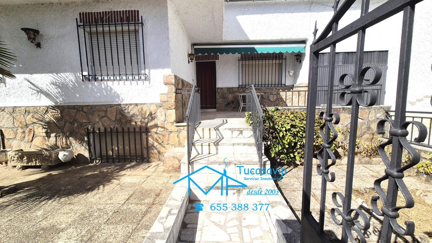 Vista exterior de Casa o chalet en venta en Pelayos de la Presa