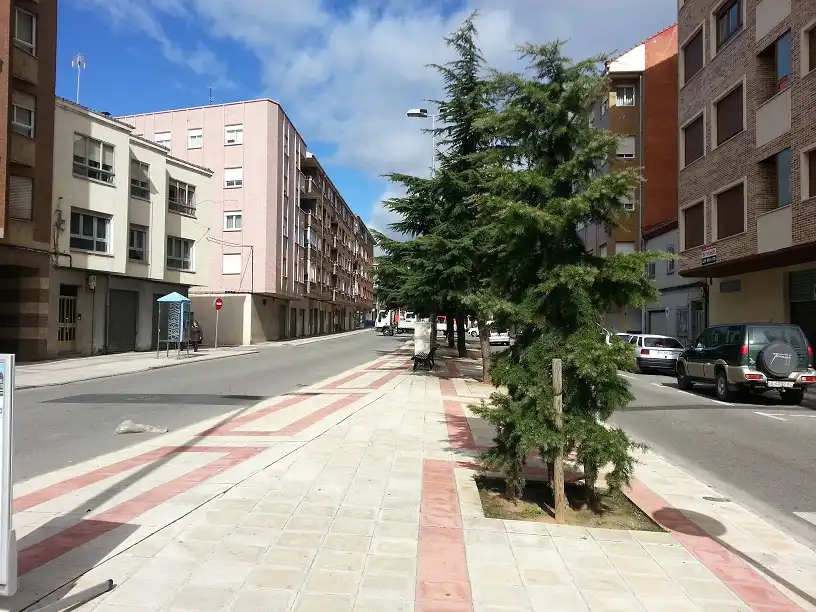 Vista exterior de Local de alquiler en San Andrés del Rabanedo