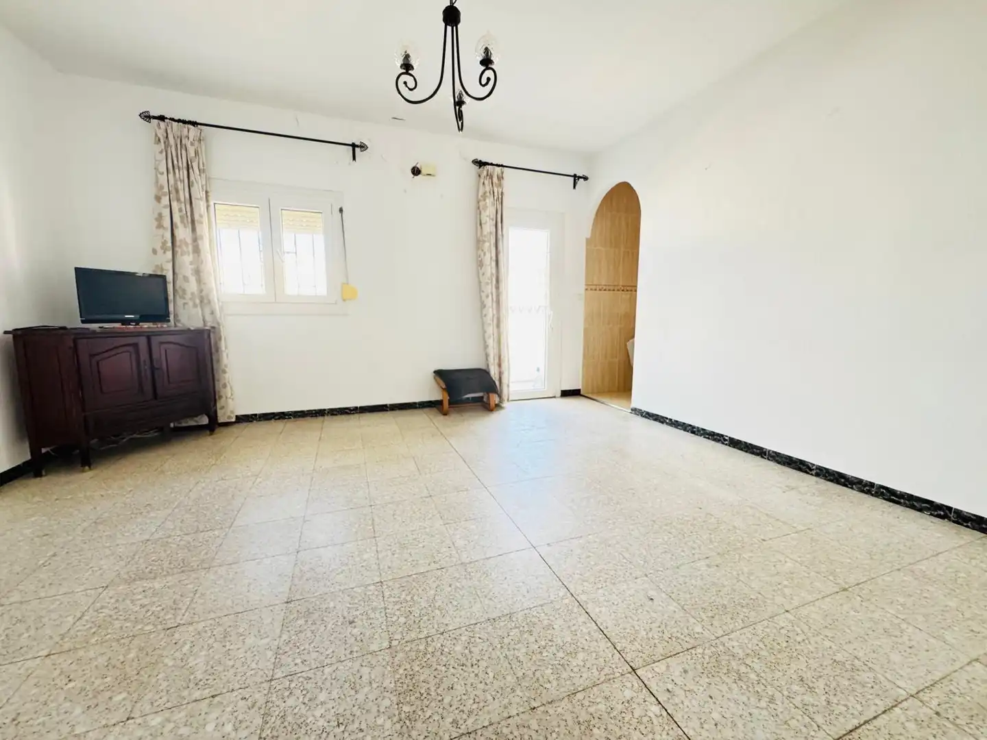 Living room of Houses for sale in Algeciras  with Storage room