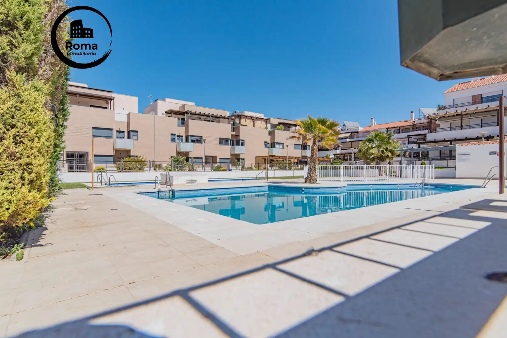 Piscina de Piso en venta en Albolote con Aire acondicionado, Calefacción y Piscina comunitaria