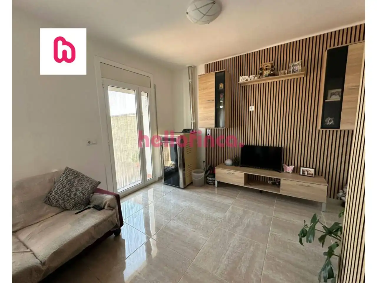 Sala d'estar de Casa adosada en venda en Sant Pere de Torelló amb Calefacció, Terrassa i Alarma
