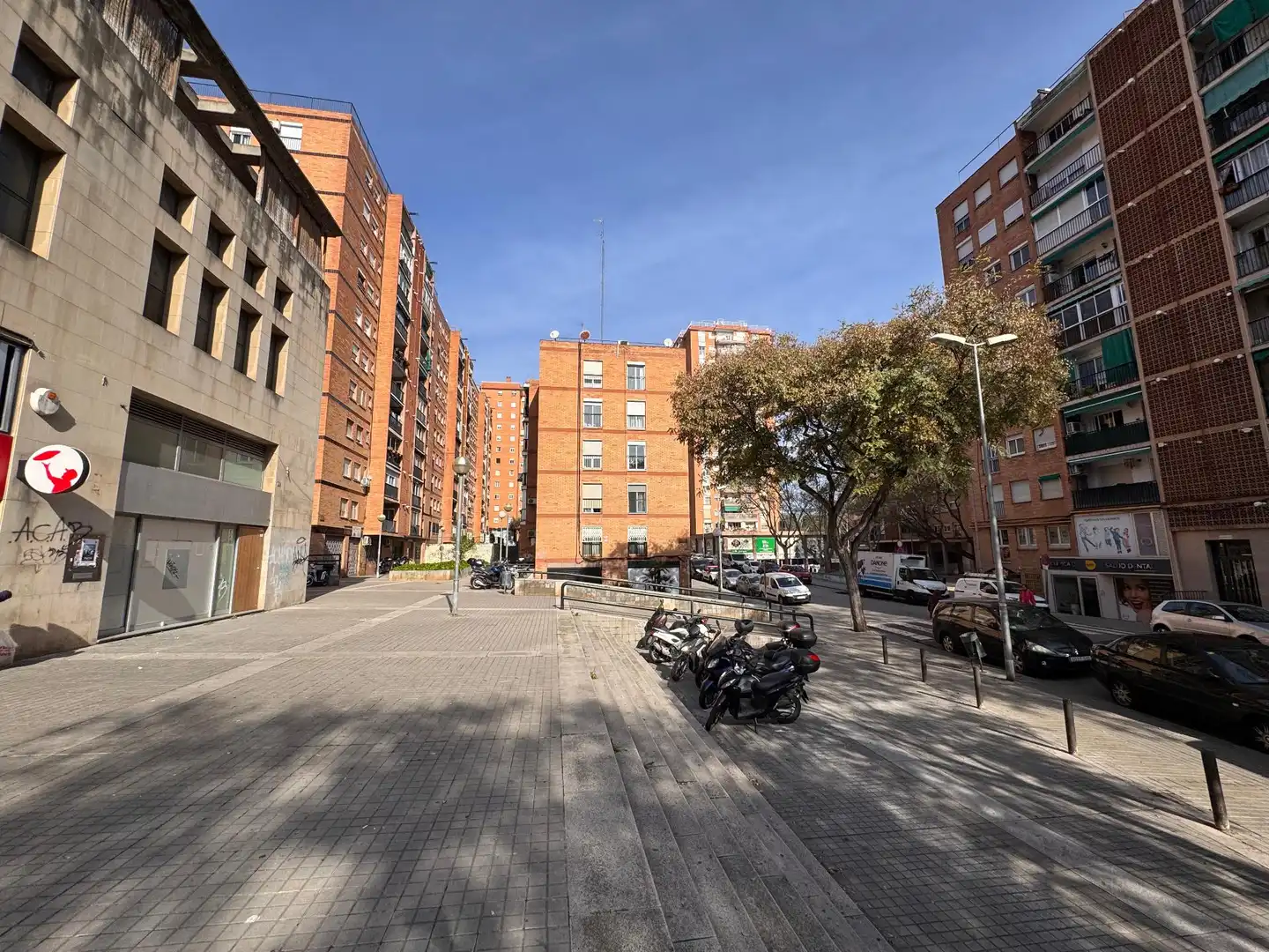 Vista exterior de Local en venta en Badalona