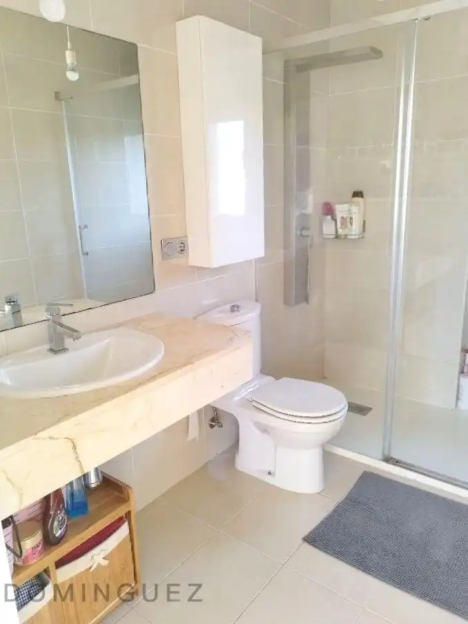 Bany de Casa o xalet en venda en Pontevedra Capital  amb Calefacció, Jardí privat i Terrassa