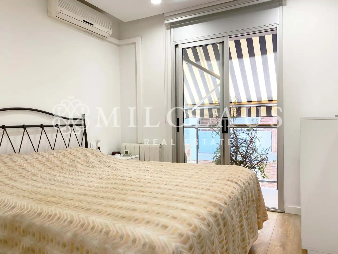 Schlafzimmer von Einfamilien-Reihenhaus zum Verkauf in L'Hospitalet de Llobregat mit Klimaanlage, Heizung und Parkett