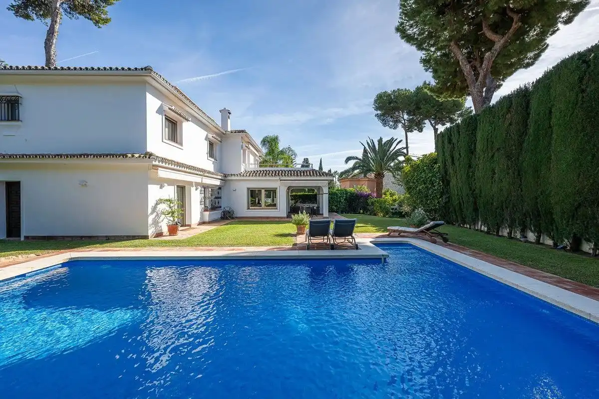 Chalet con piscina en venta en Calahonda, imagen 9