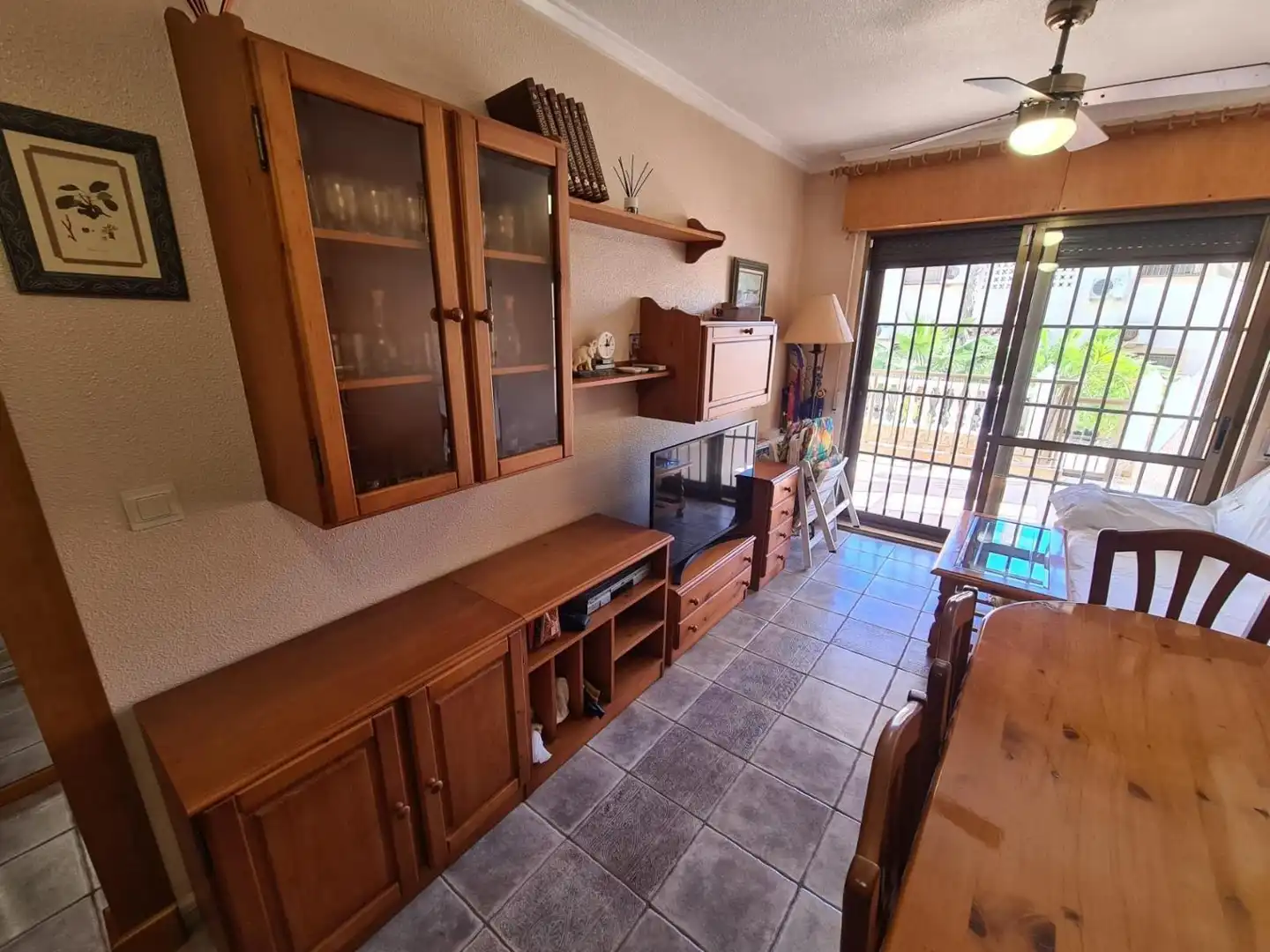 Sala d'estar de Apartament de lloguer en Guardamar del Segura amb Aire condicionat, Terrassa i Moblat