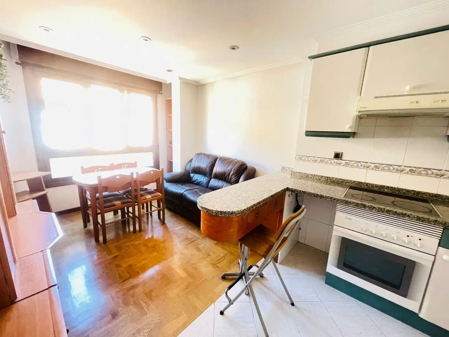 Sala d'estar de Apartament en venda en Gijón  amb Calefacció i Traster