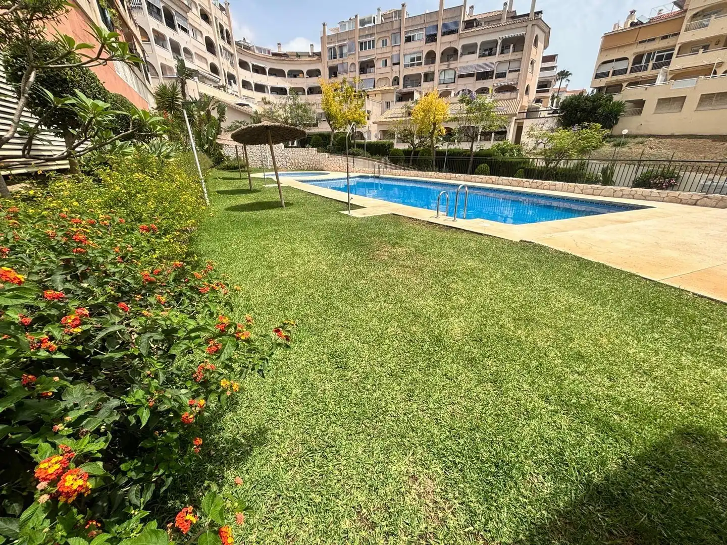 Piscina de Apartamento en venta en Benalmádena con Aire acondicionado, Calefacción y Jardín privado