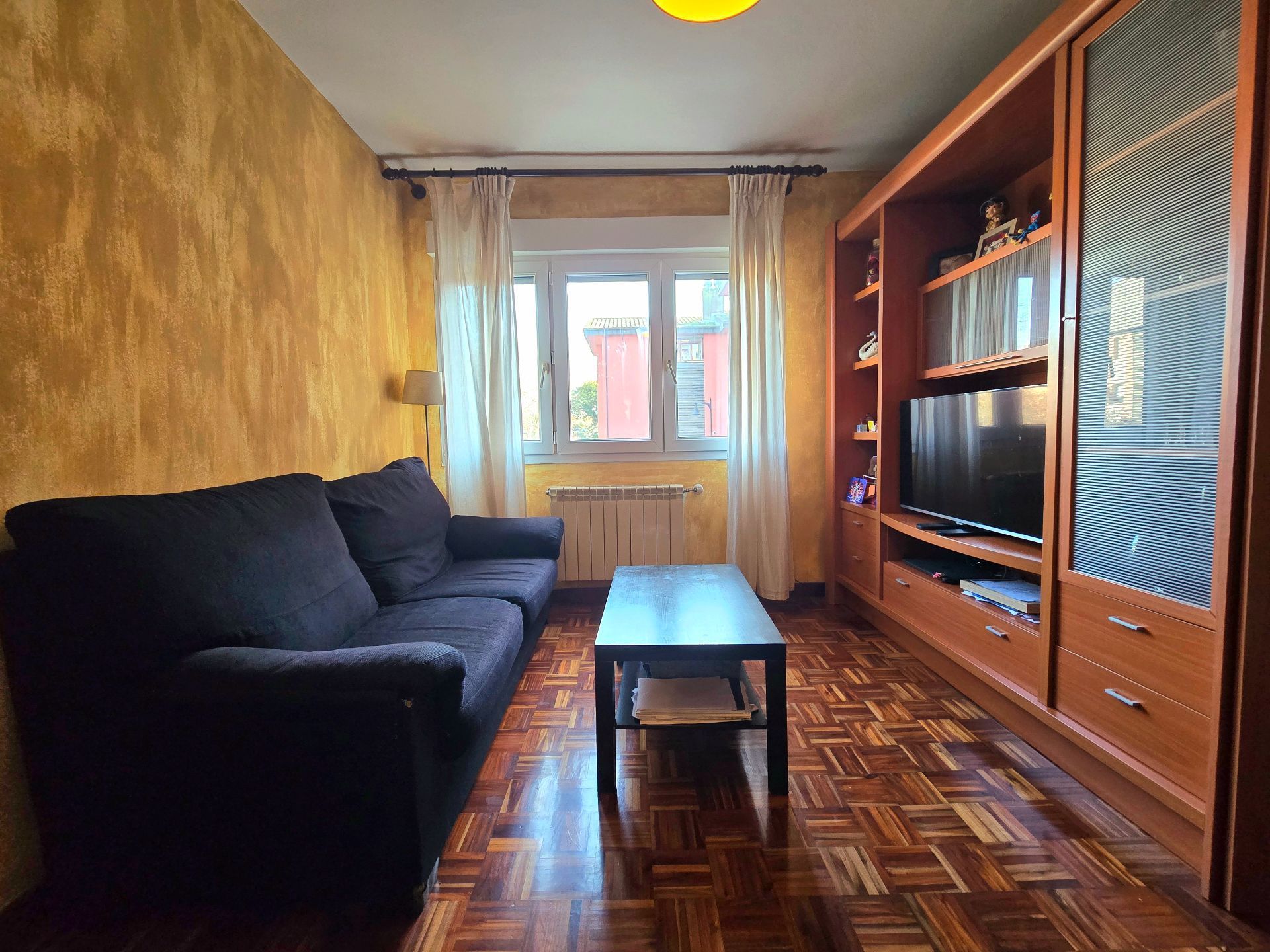 Sala d'estar de Pis en venda en Llanes amb Calefacció