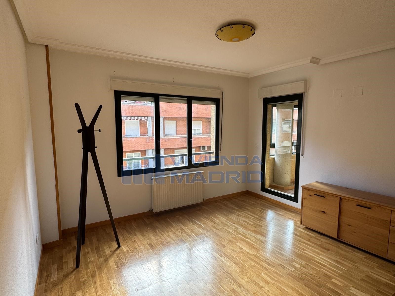 Vista exterior de Pis en venda en Alcalá de Henares amb Aire condicionat, Calefacció i Parquet