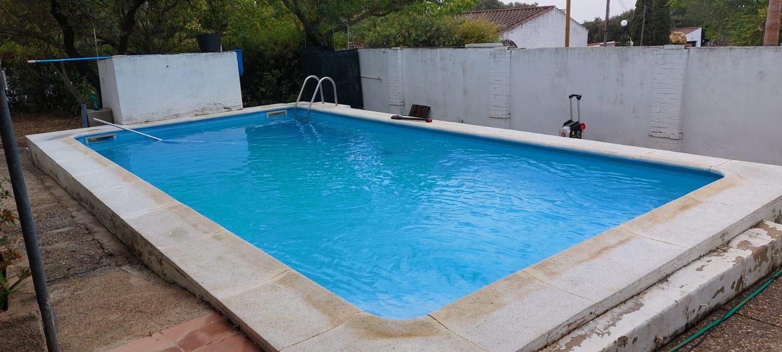 Swimming pool of House or chalet for sale in Guillena  with Air Conditioner, Heating and Private garden