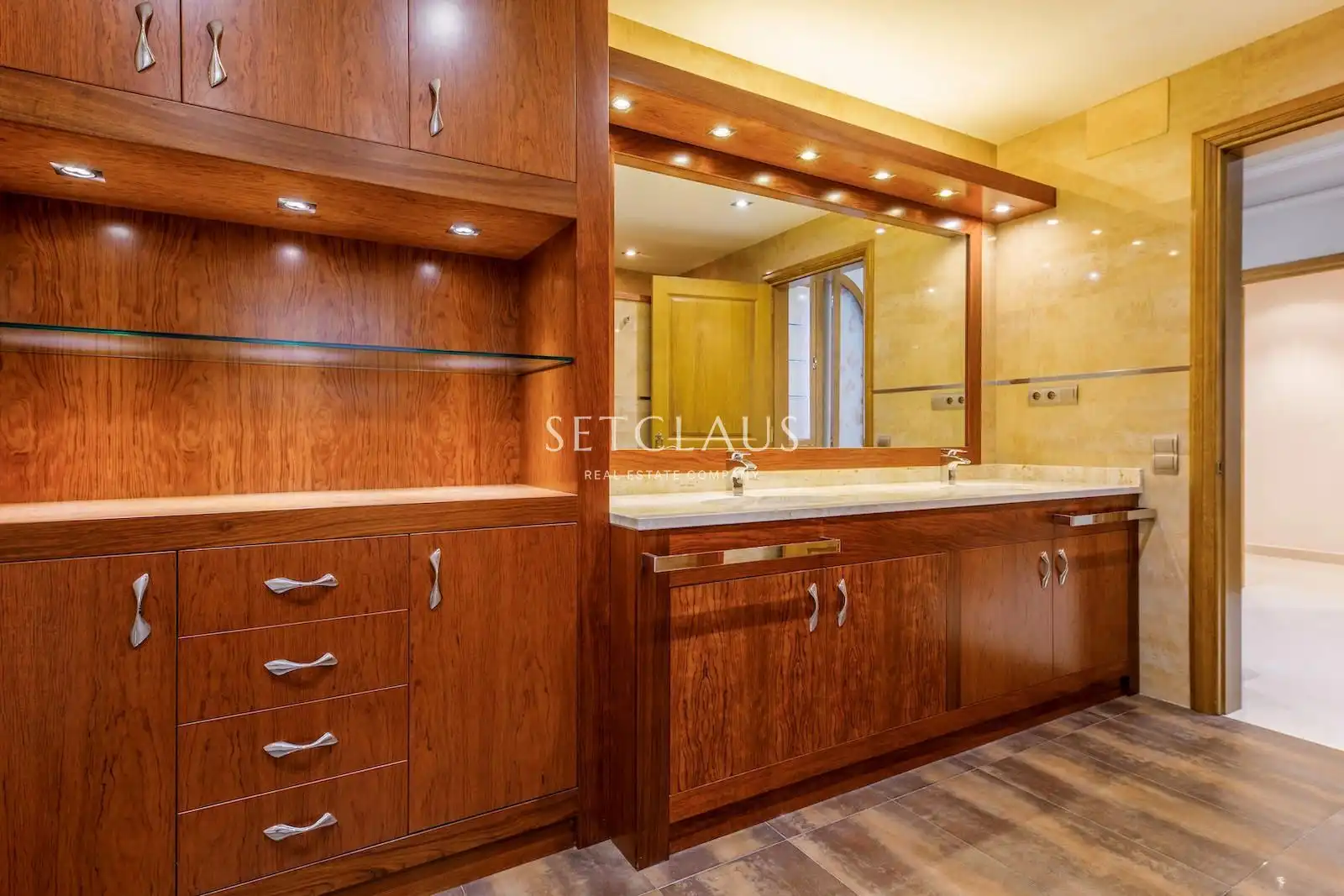 Bathroom of Flat for sale in Barcelona  with Air Conditioner and Alarm
