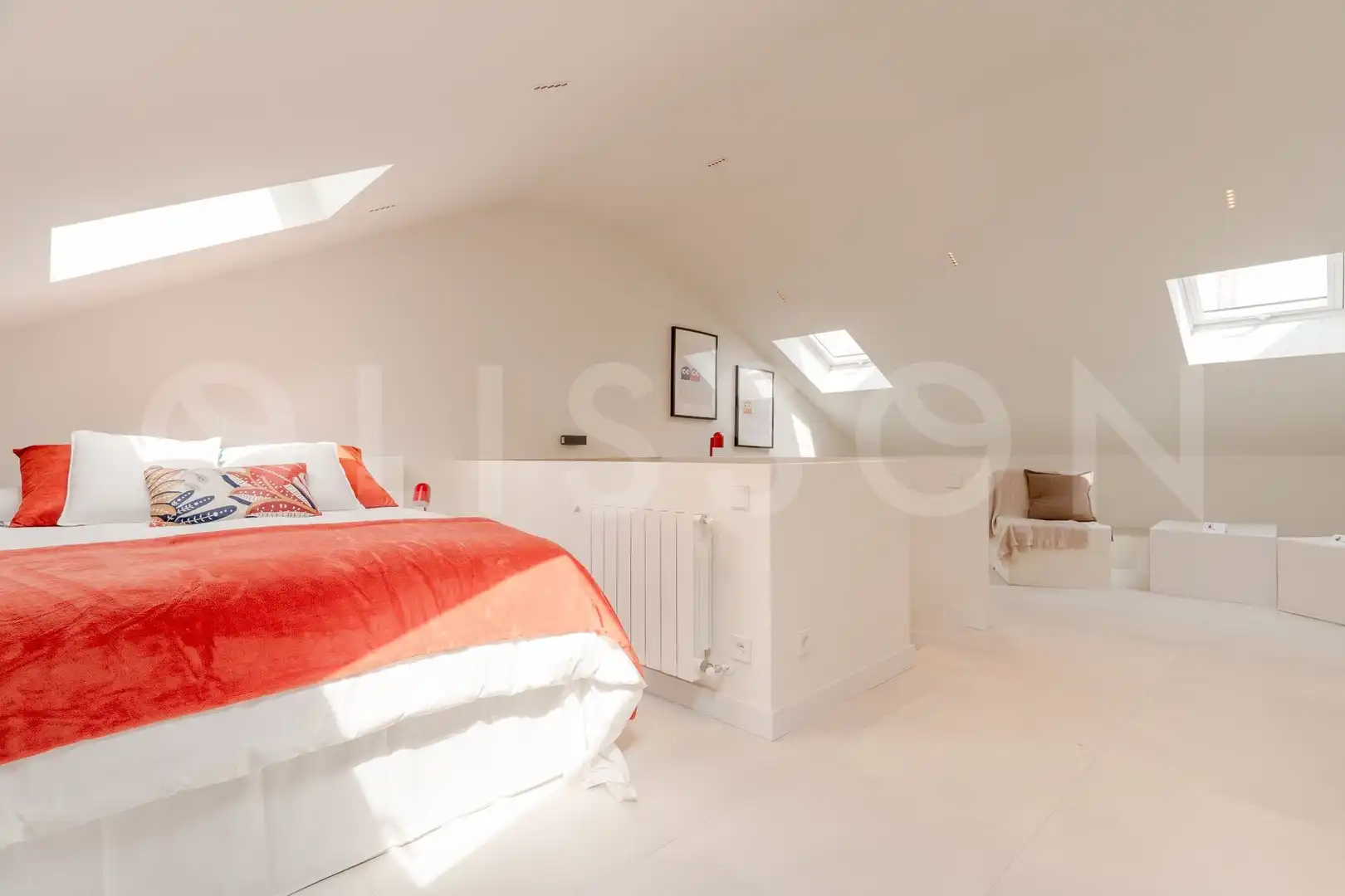 Bedroom of Houses for sale in Madrid  with Air Conditioner, Heating and Private garden
