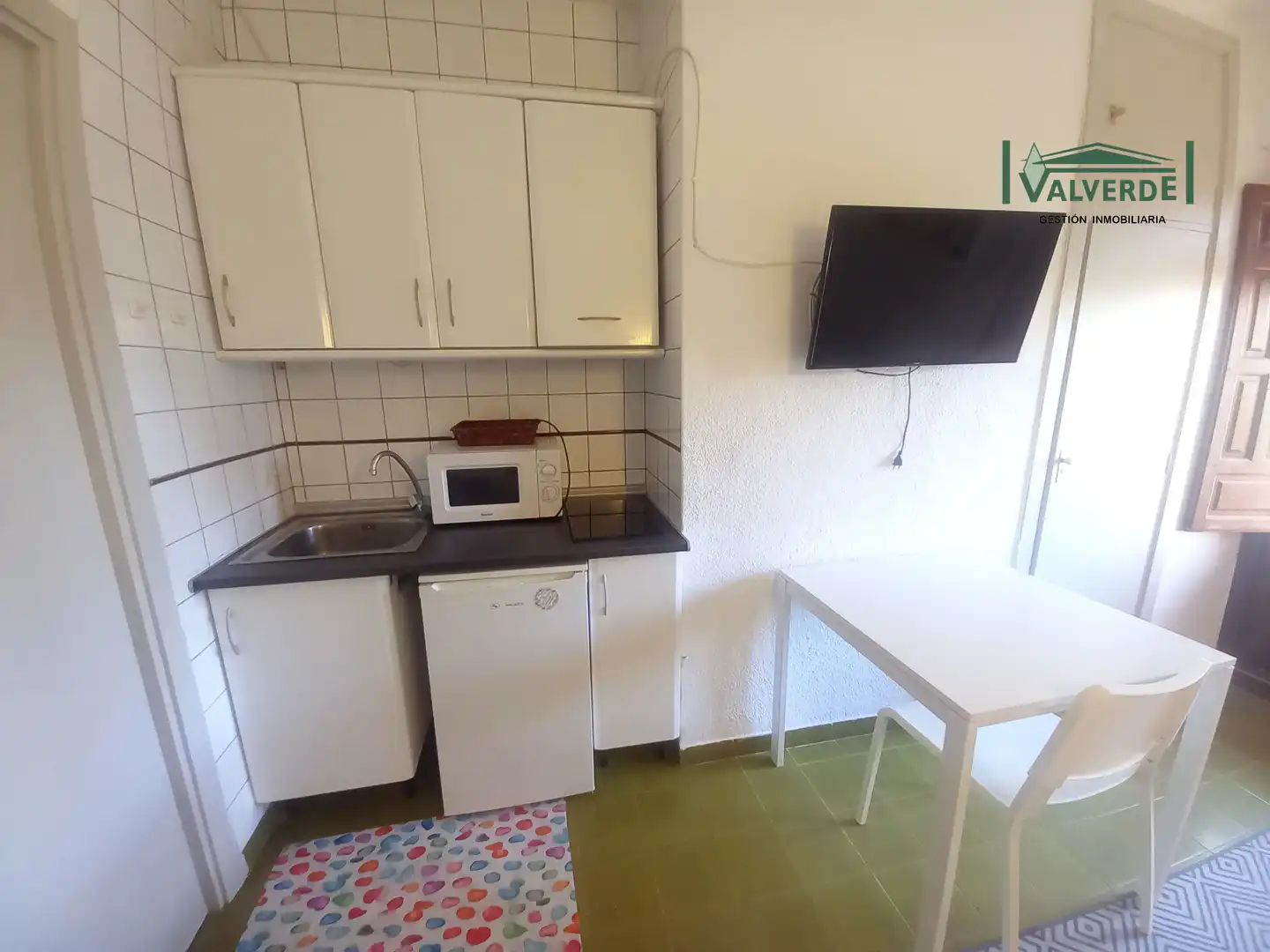 Cuina de Estudi de lloguer en Granada amb Moblat, Rentadora i Microones