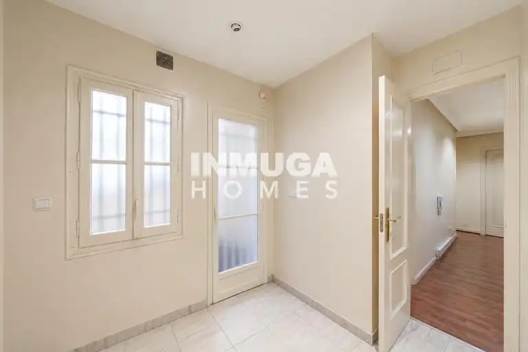Bedroom of Flat for sale in Madrid  with Air Conditioner, Heating and Storage room