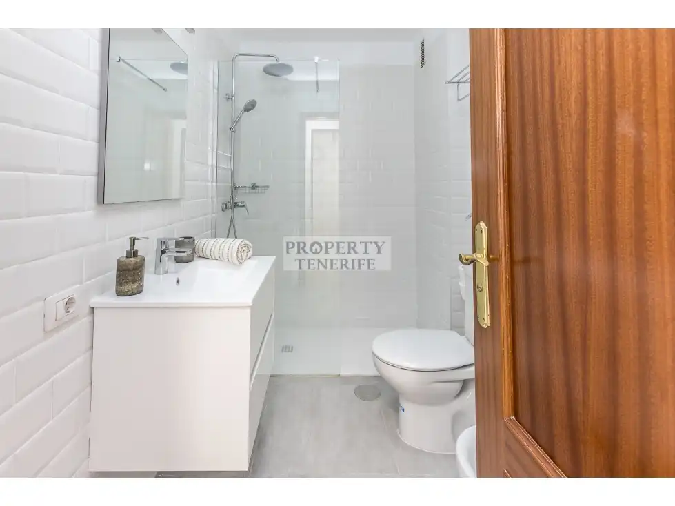 Baño de Piso en venta en Arona con Terraza y Piscina