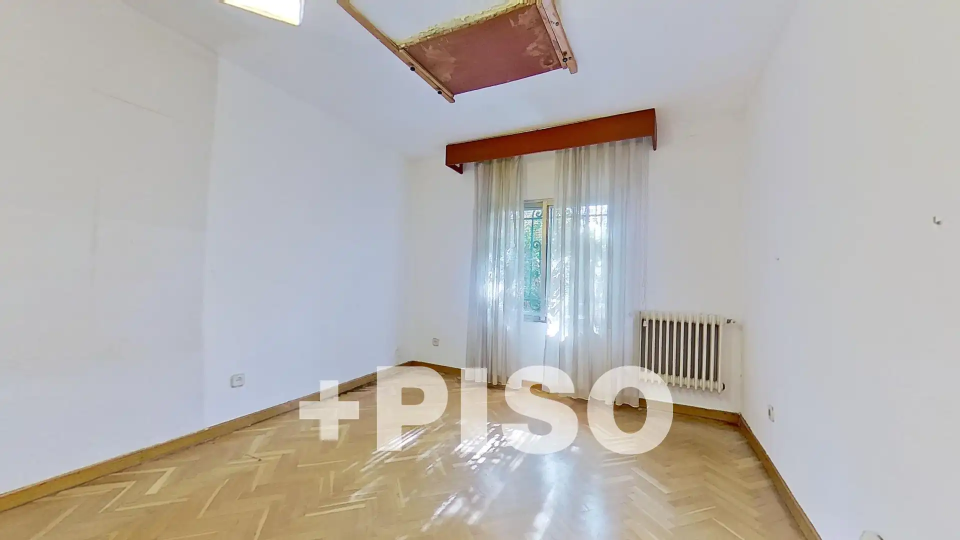 Dormitori de Casa o xalet en venda en Madrid amb Calefacció, Jardí privat i Terrassa