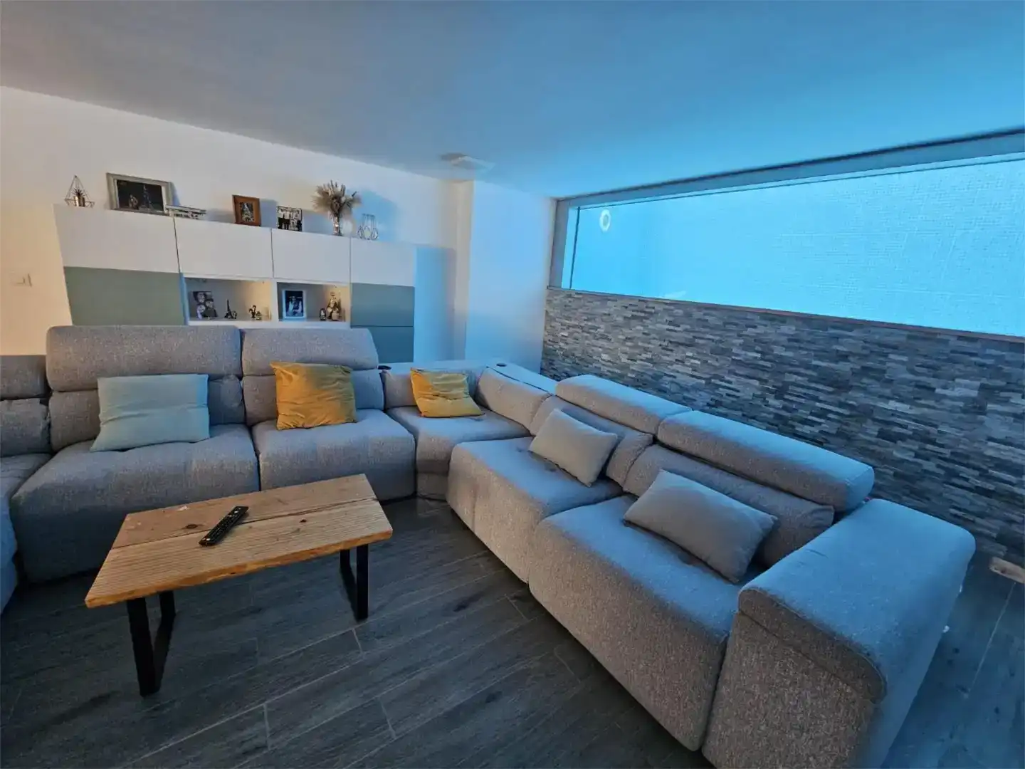Sala d'estar de Casa adosada en venda en Las Palmas de Gran Canaria amb Jardí privat, Piscina i Balcó