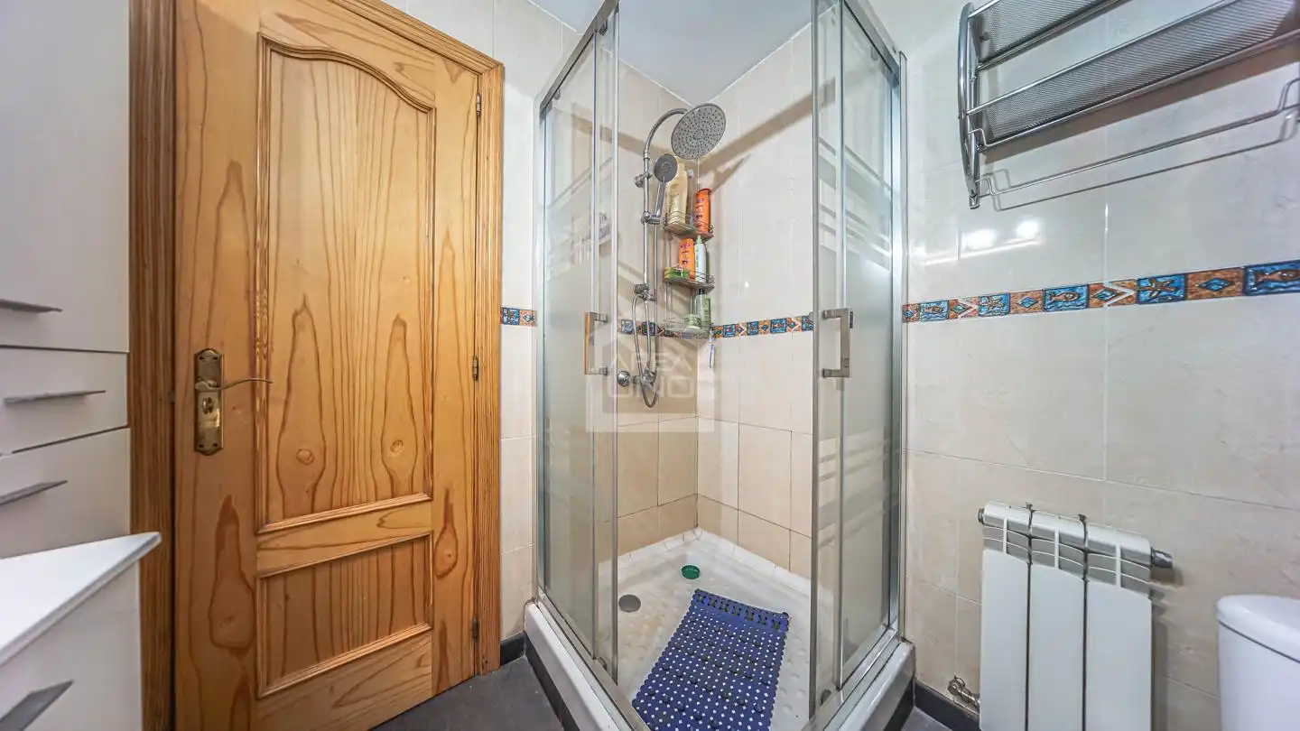 Baño de Piso en venta en Alcalá de Henares con Aire acondicionado, Calefacción y Terraza