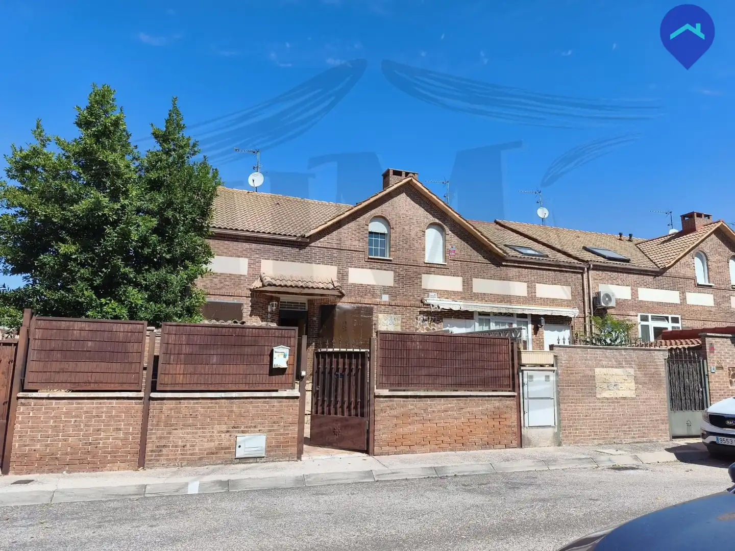 Vista exterior de Casa o chalet en venta en Villanueva de la Torre con Jardín privado, Trastero y Alarma