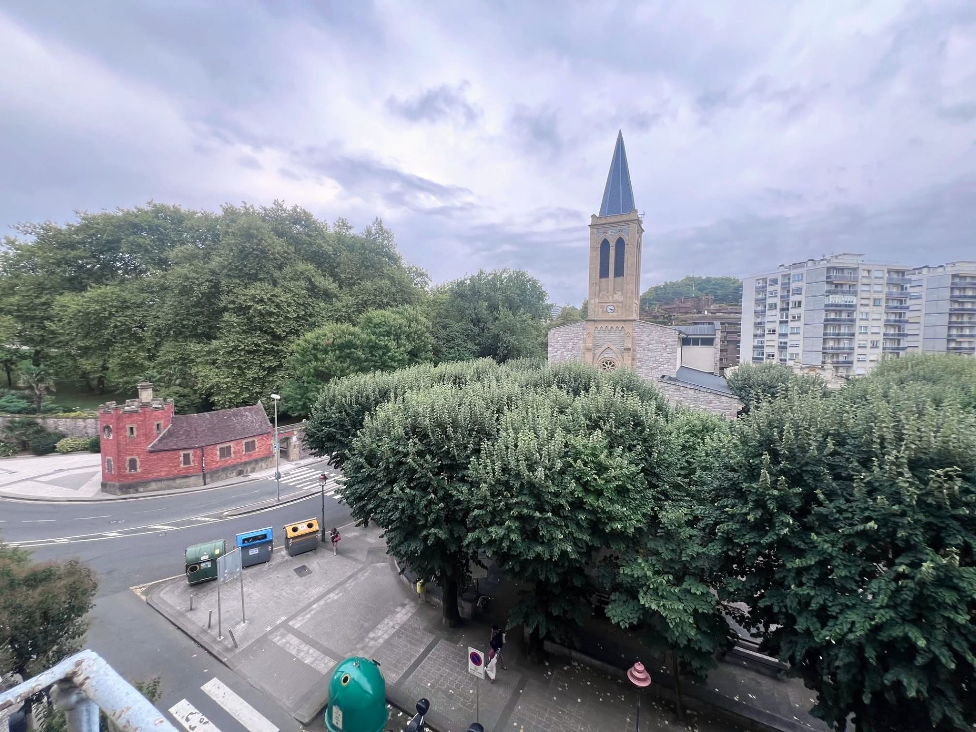 Vista exterior de Pis en venda en Donostia - San Sebastián  amb Balcó