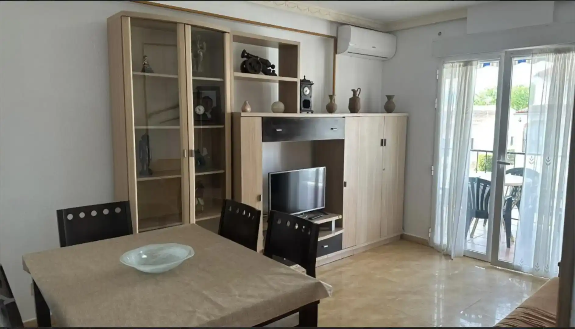 Living room of Flat for rent in Oliva  with Air Conditioner, Parquet flooring and Furnished