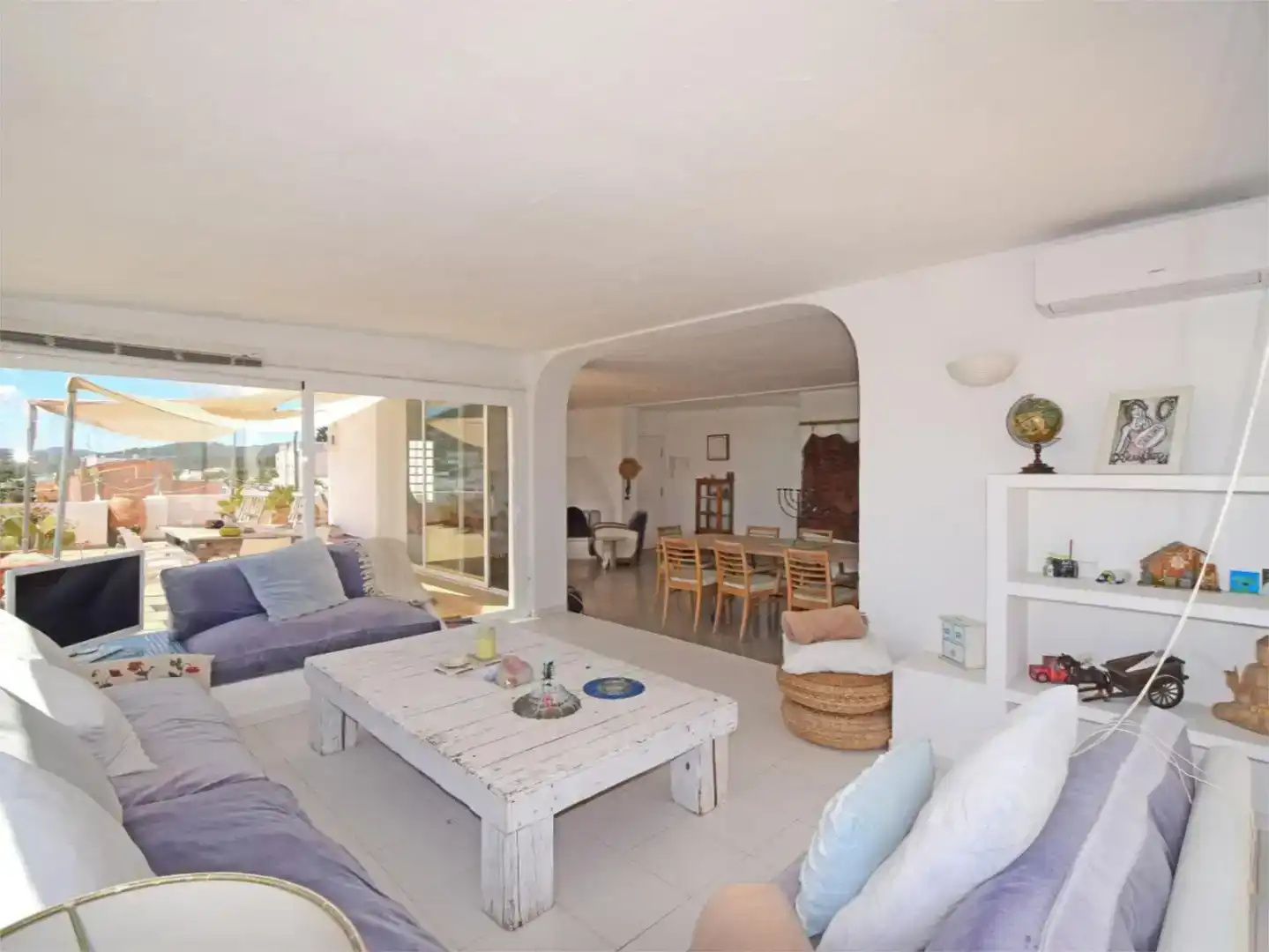 Wohnzimmer von Dachboden zur Miete in Santa Eulària des Riu mit Klimaanlage und Balkon