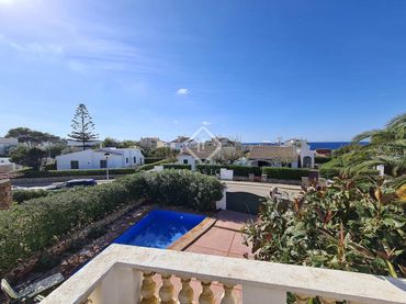 Xalet amb balcó en venda a Cala Blanca