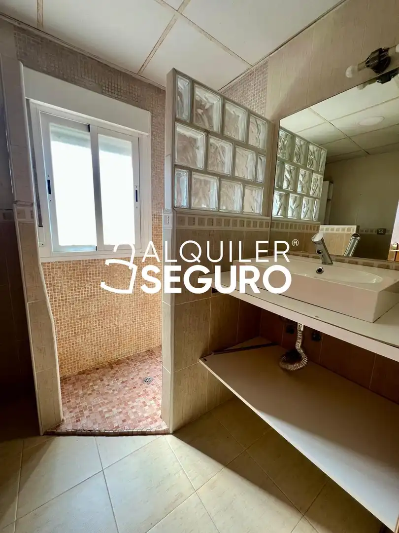 Bathroom of Houses for rent in Daganzo de Arriba  with Air Conditioner, Heating and Terrace