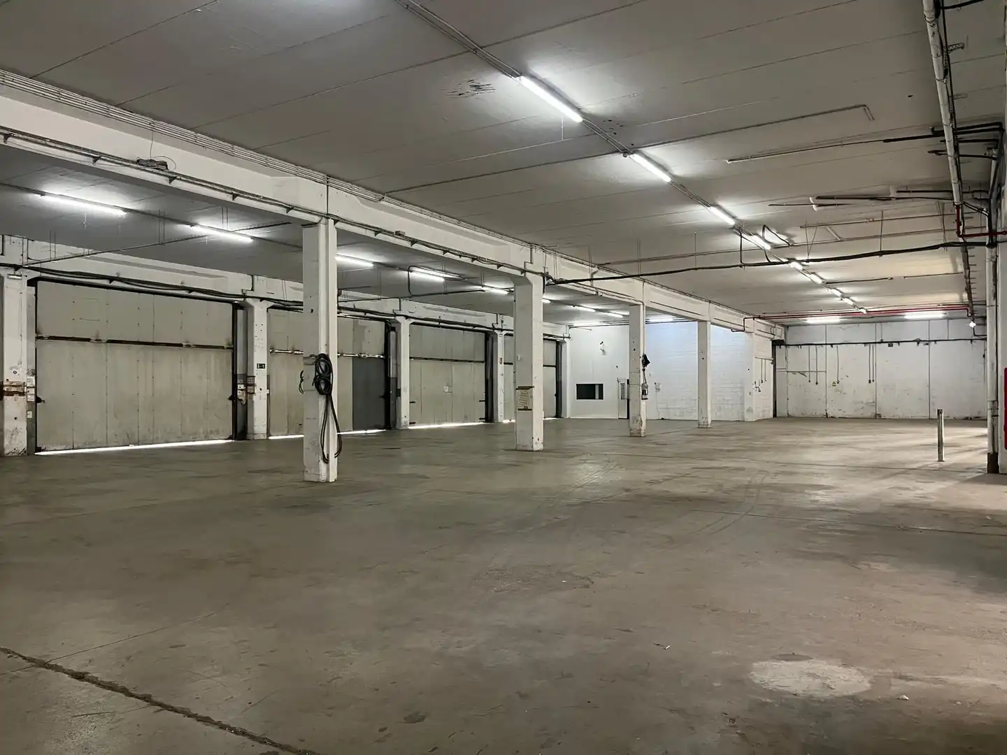 Nave industrial de alquiler en Cornellà de Llobregat con Calefacción y Alarma