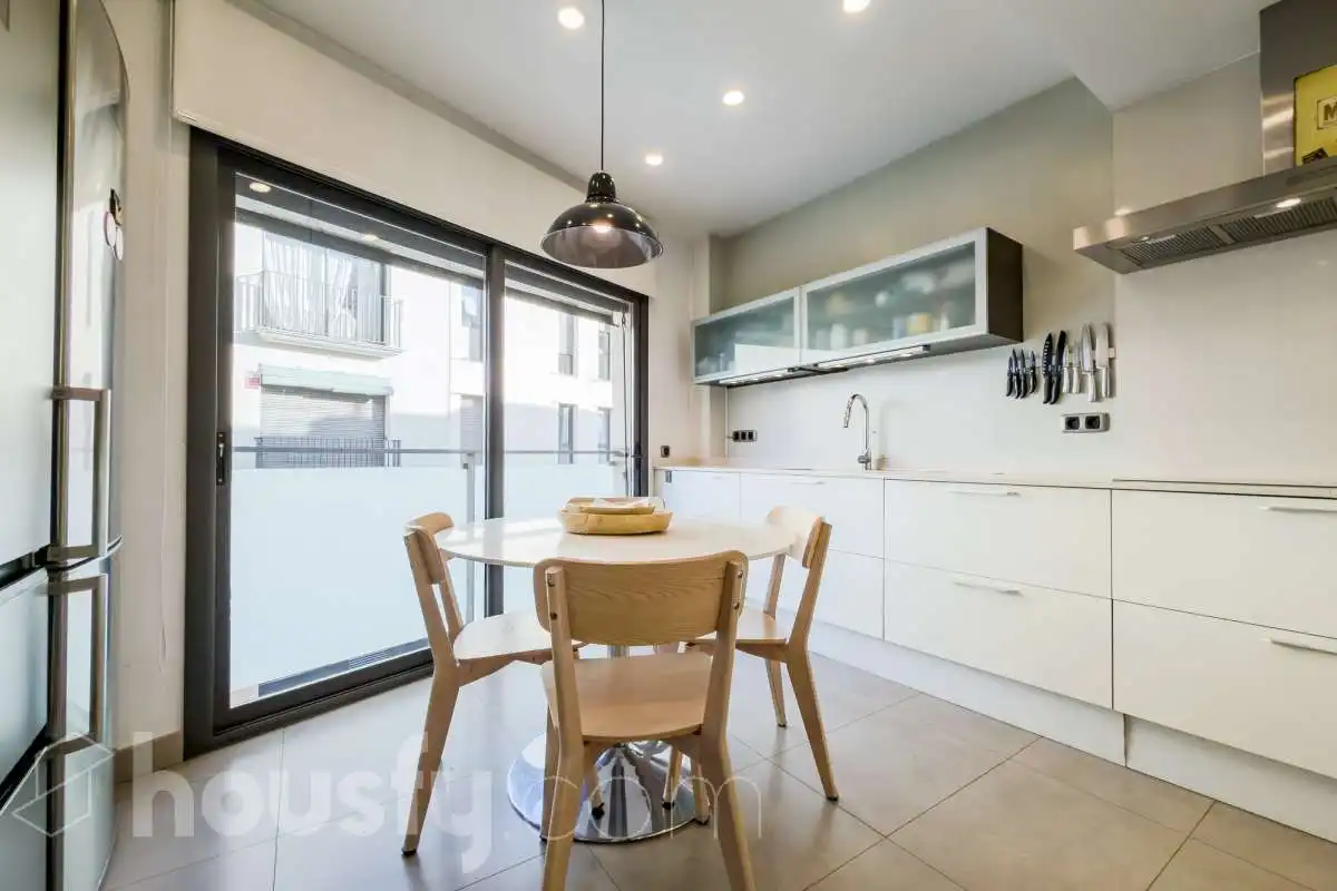 Cocina de Casa o chalet en venta en Barcelona con Aire acondicionado, Calefacción y Jardín privado