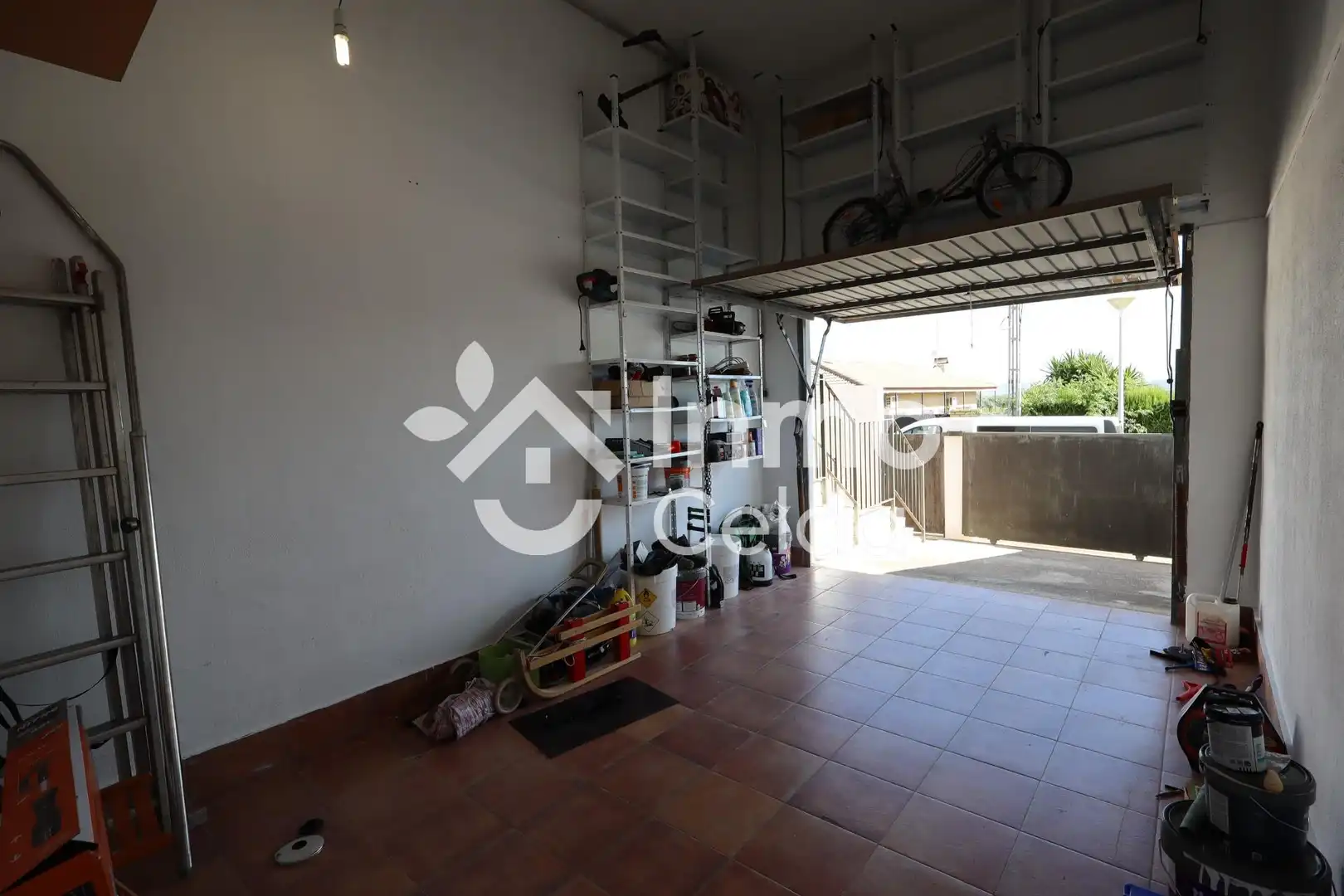 Parking de Casa adosada en venta en Chiva con Calefacción, Jardín privado y Terraza