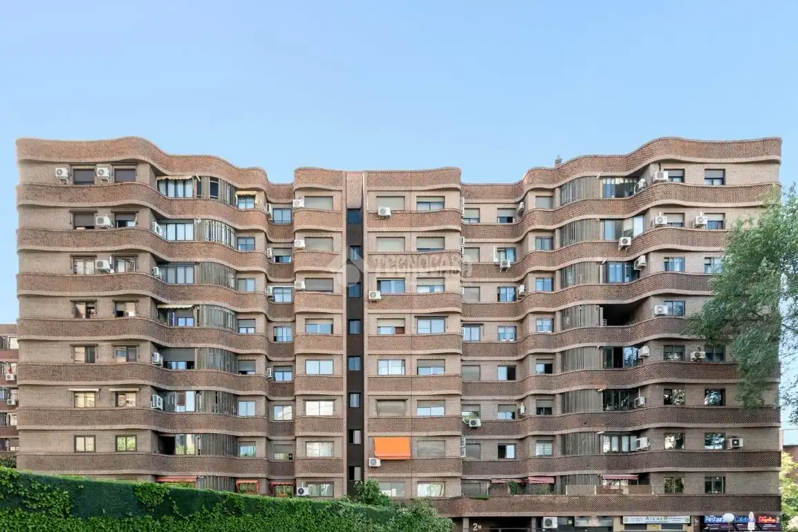 Pis amb piscina en venda a Ciudad Lineal