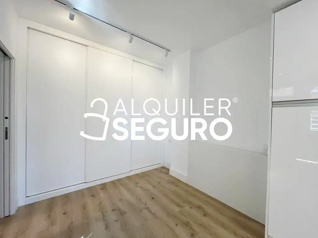 Dormitori de Estudi de lloguer en Madrid amb Aire condicionat i Piscina