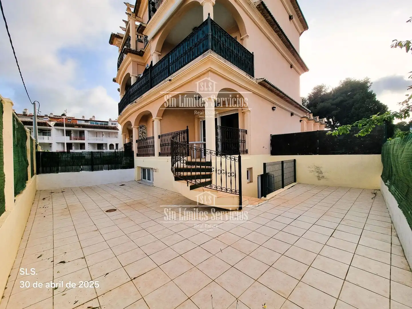 Außenansicht von Wohnung zum Verkauf in Alcalà de Xivert mit Klimaanlage, Heizung und Privatgarten