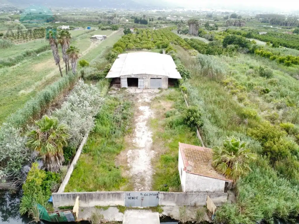 Nave industrial en venta en Pego