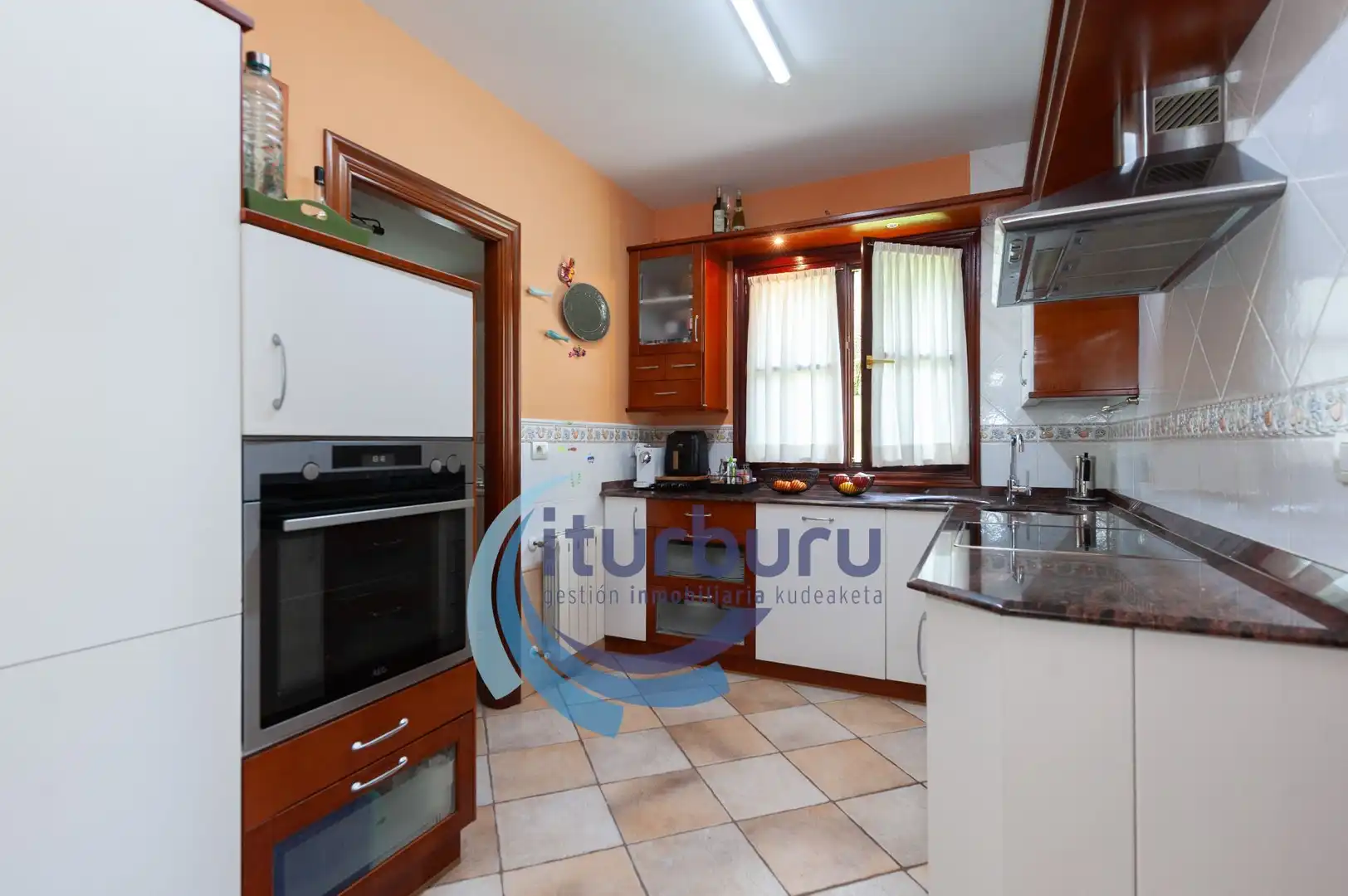 Cocina de Casa o chalet en venta en Zamudio con Calefacción, Jardín privado y Terraza