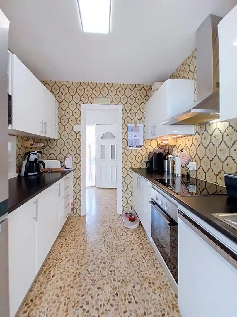 Cuina de Casa o xalet en venda en La Nucia amb Aire condicionat, Jardí privat i Terrassa