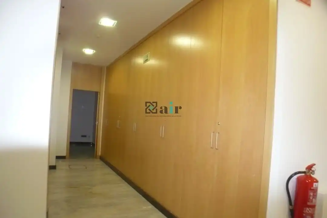 Business premises to rent in Calle Lardero, imagen 5