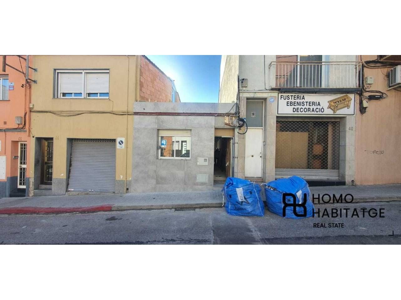 Exterior view of House or chalet for sale in Sabadell  with Air Conditioner and Terrace