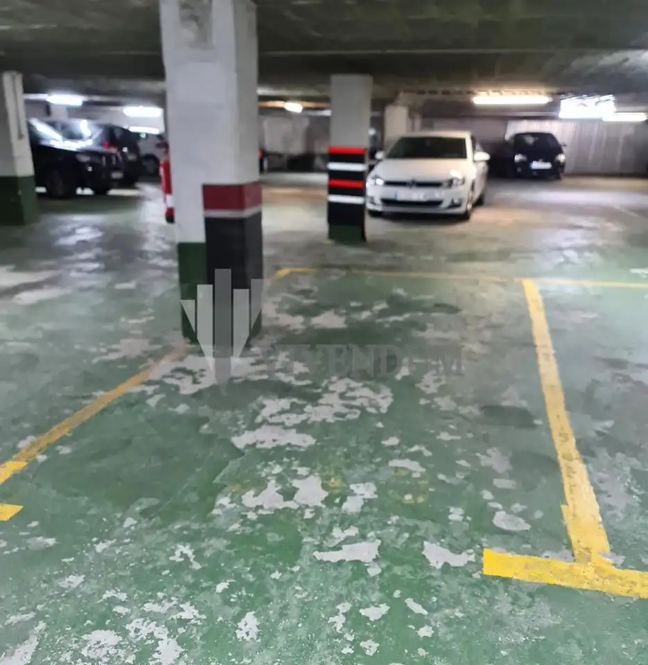 Parking de Piso en venta en Vigo  con Calefacción, Parquet y Terraza