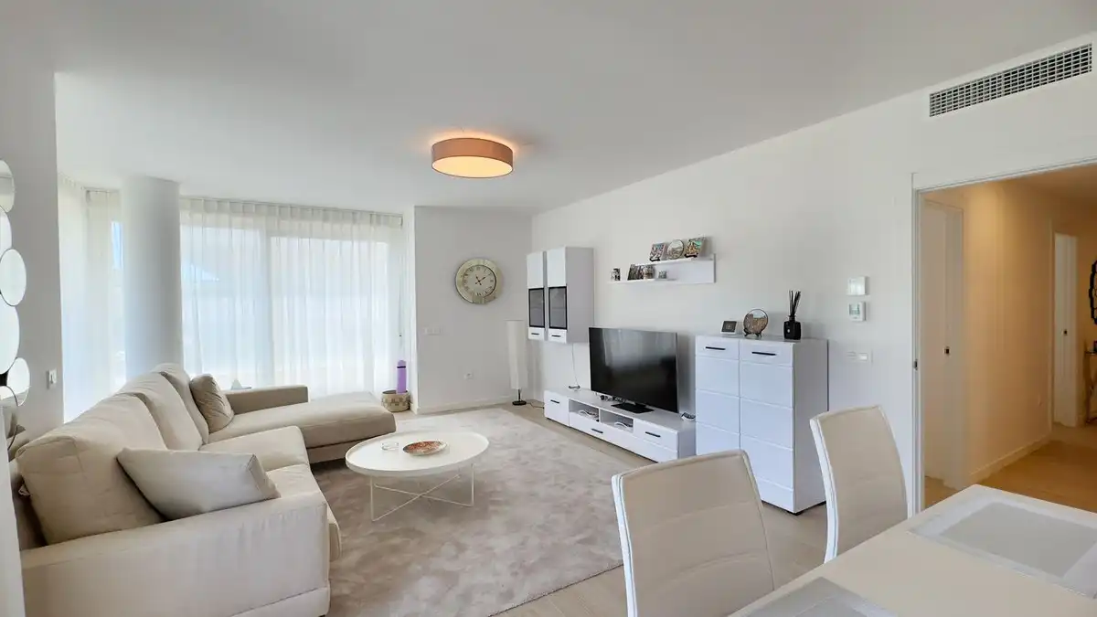 Apartment with pool for sale in Nueva Andalucía