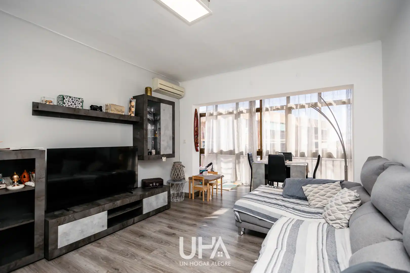 Sala de estar de Piso en venta en Gavà con Aire acondicionado, Calefacción y Parquet