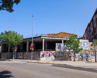 Vista exterior de Edifici en venda en Sabadell