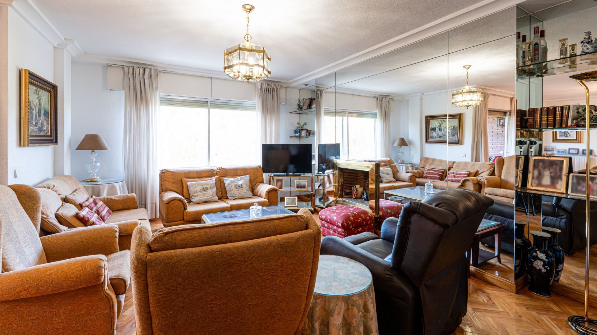 Living room of Flat for sale in Pozuelo de Alarcón  with Air Conditioner, Heating and Terrace