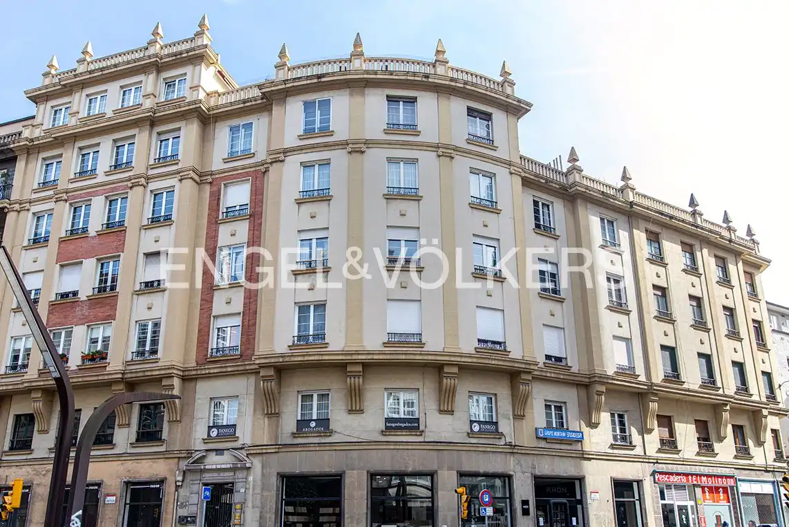 Vista exterior de Piso en venta en Gijón  con Calefacción