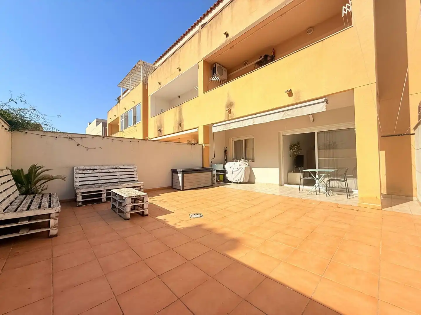 Terrasse von Erdgeschoss zum Verkauf in Camarles mit Terrasse