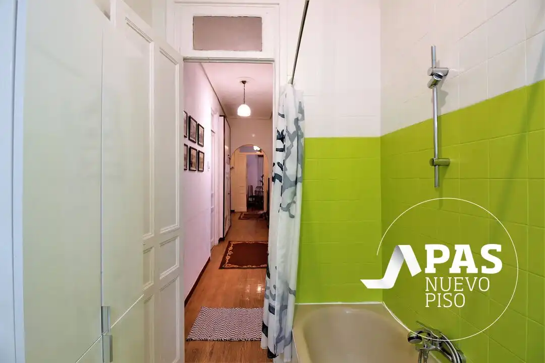 Badezimmer von Wohnung zum Verkauf in Santander