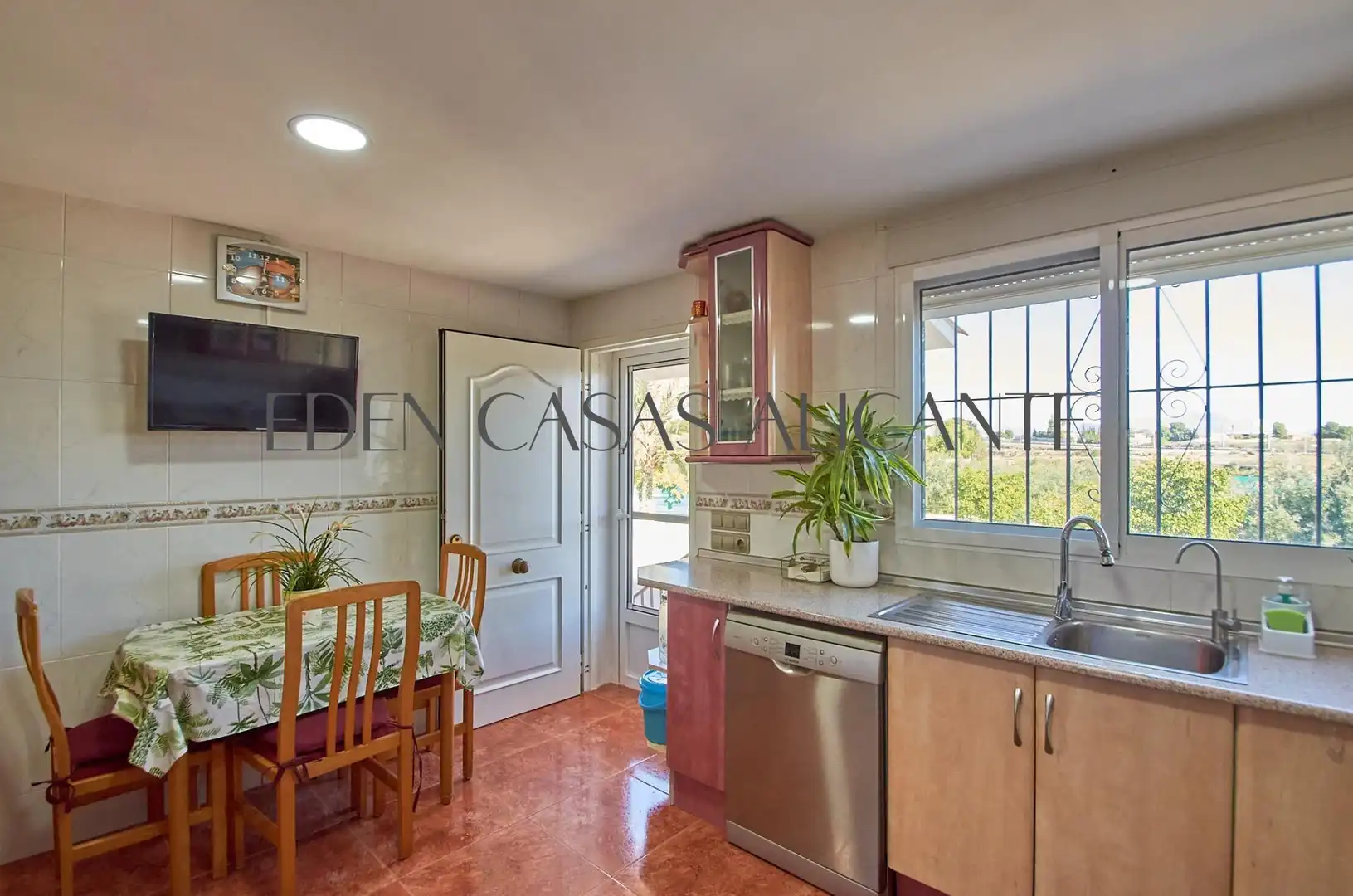 Cuina de Casa o xalet en venda en Alicante / Alacant amb Aire condicionat, Jardí privat i Terrassa