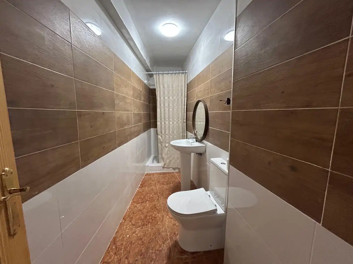 Baño de Piso en venta en Ciudad Real con Calefacción, Terraza y Amueblado